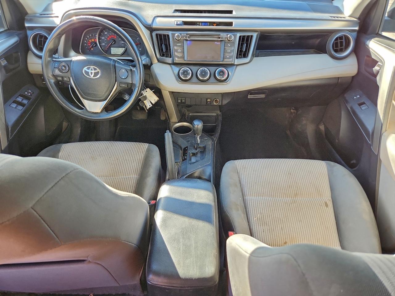 Toyota RAV4 Le Image 5