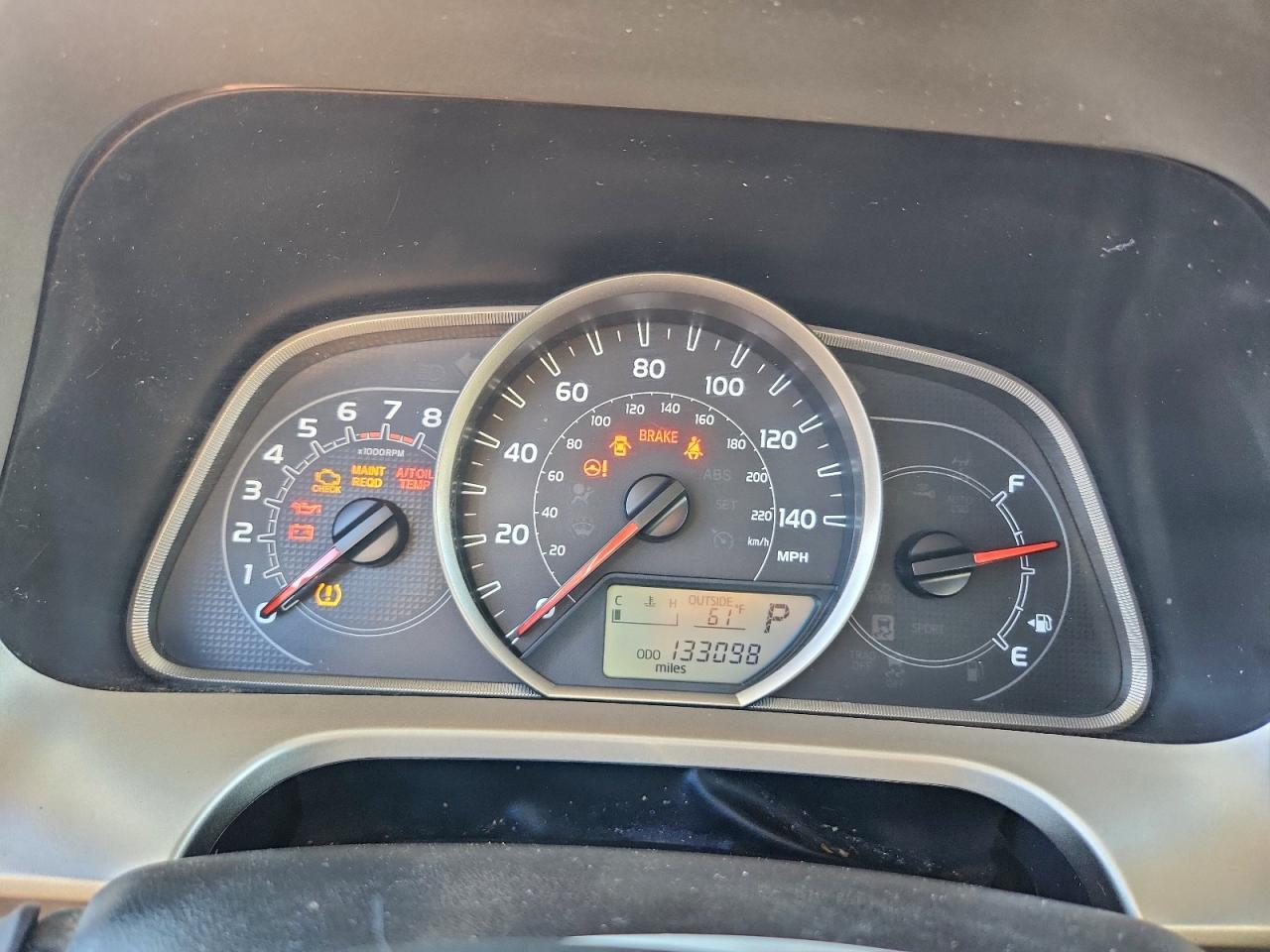 Toyota RAV4 Le Image 8