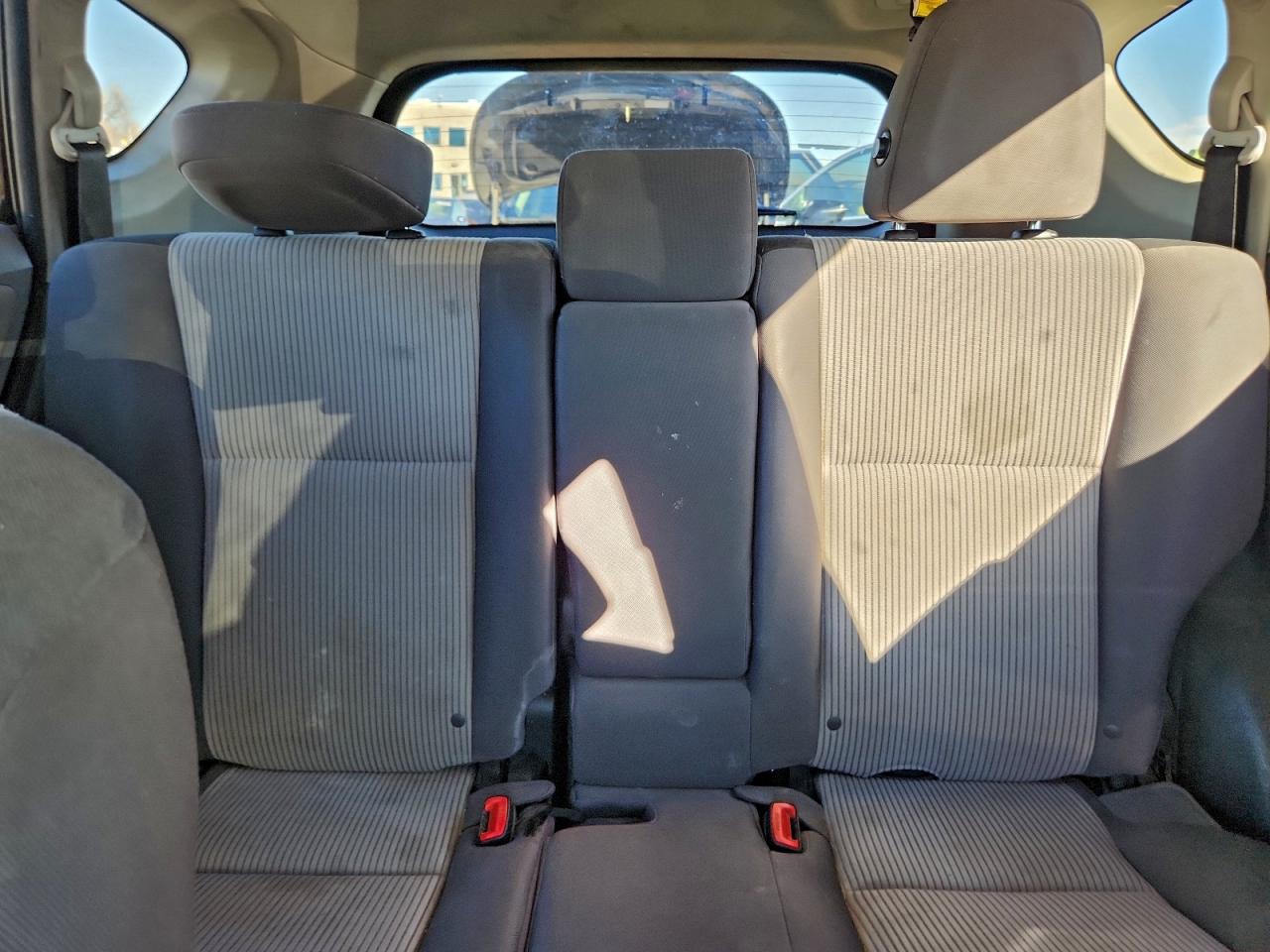 Toyota RAV4 Le Image 7