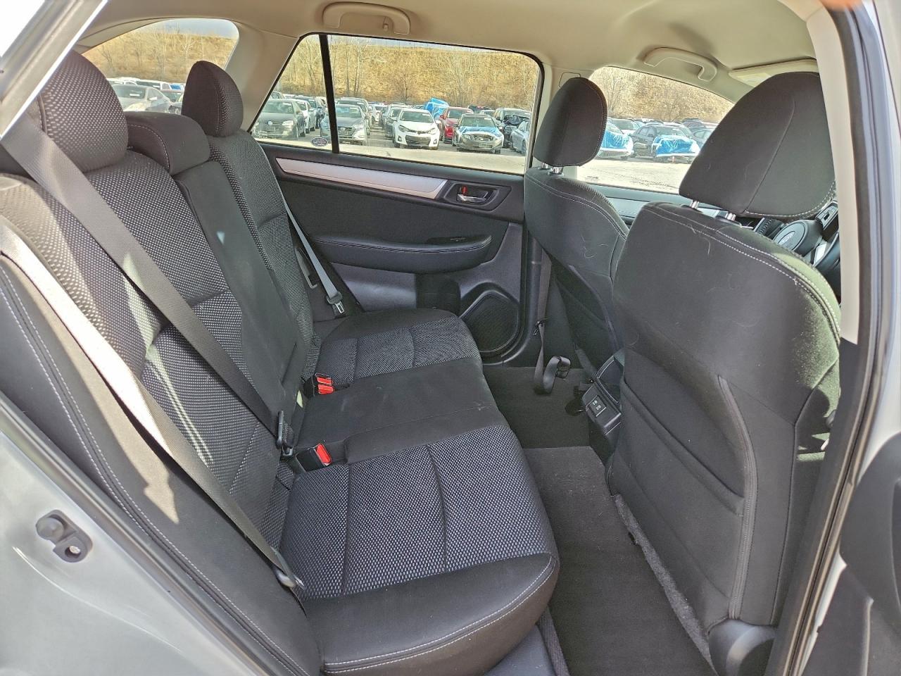 Subaru Outback 2.5i Premium Image 13