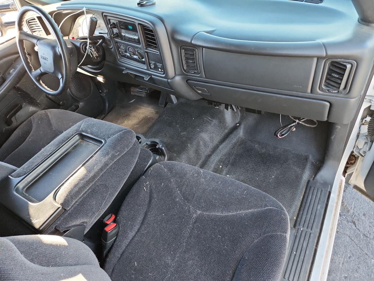 GMC Sierra C1500 Image 12