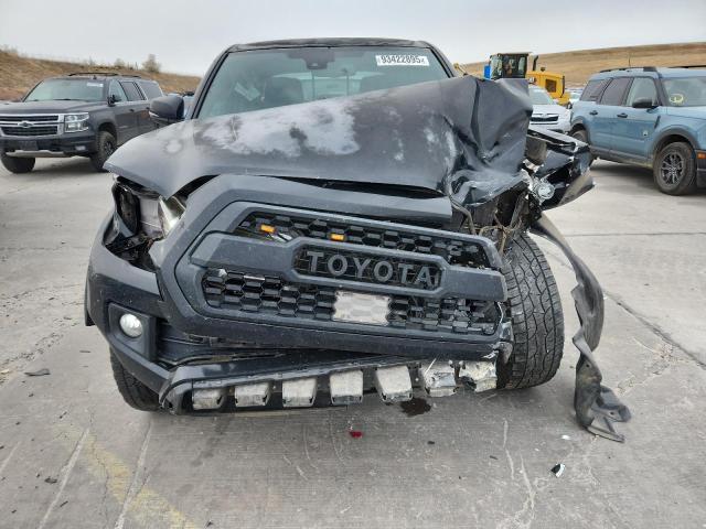 Toyota Tacoma Double Cab Image 4