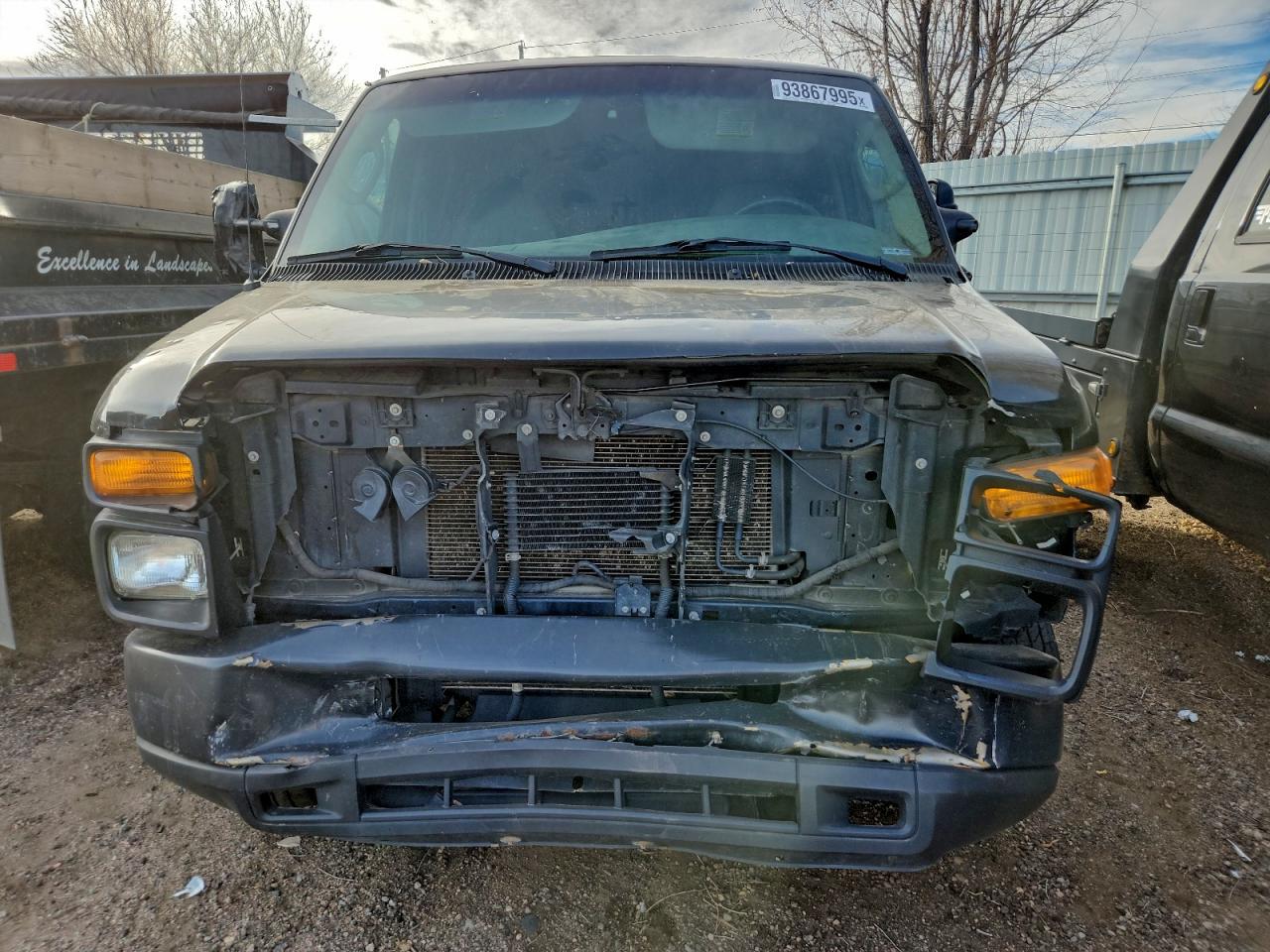 Ford Econoline E250 Van Image 6