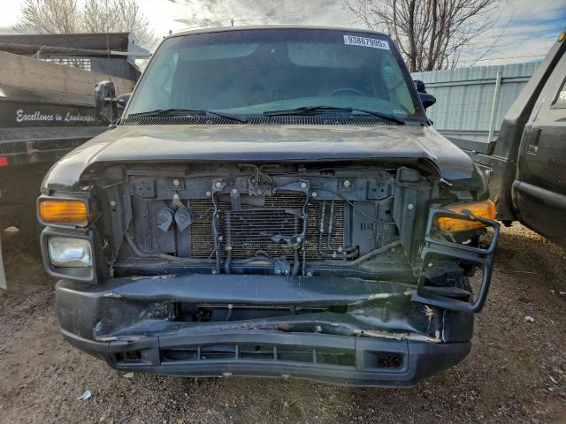 Ford Econoline E250 Van Image 6