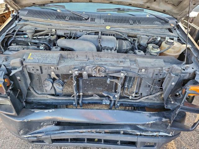 Ford Econoline E250 Van Image 10