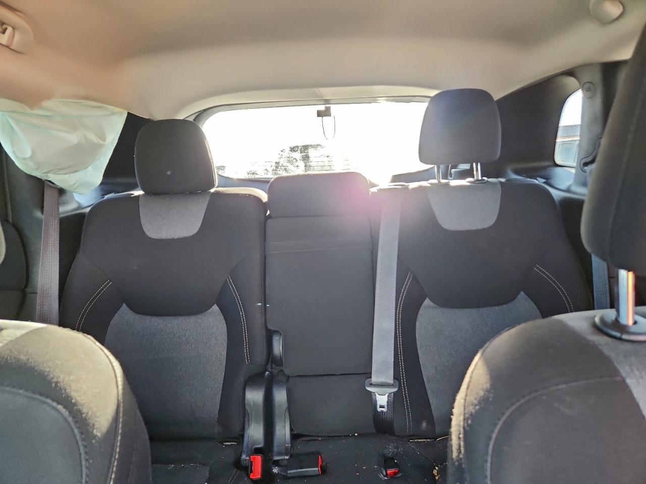 Jeep Cherokee Sport Image 10