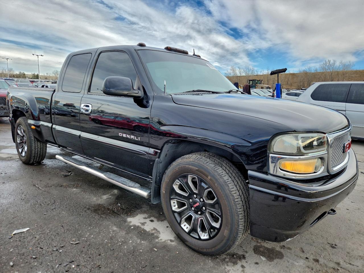 GMC Sierra K1500 Denali Image 12