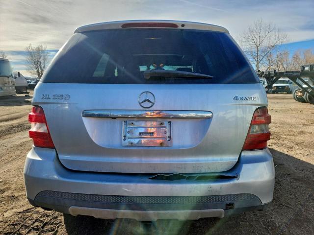 Mercedes-Benz M-Class 350 Image 13