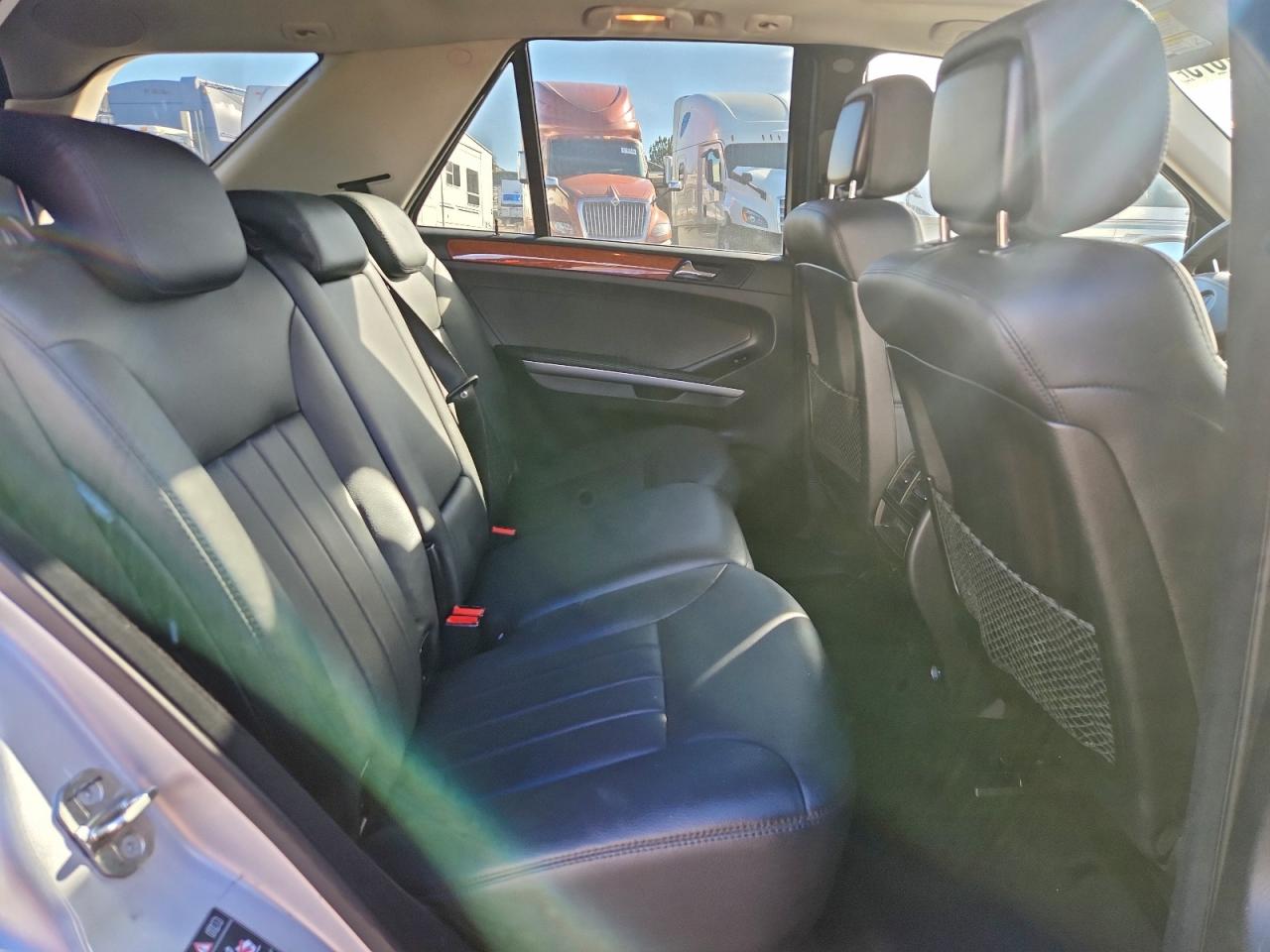 Mercedes-Benz M-Class 350 Image 7