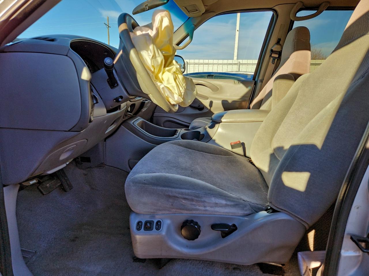 Ford Expedition Image 6