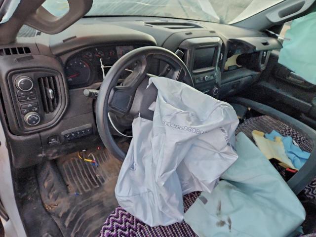 Chevrolet Silverado K2500 Heavy Duty Image 11