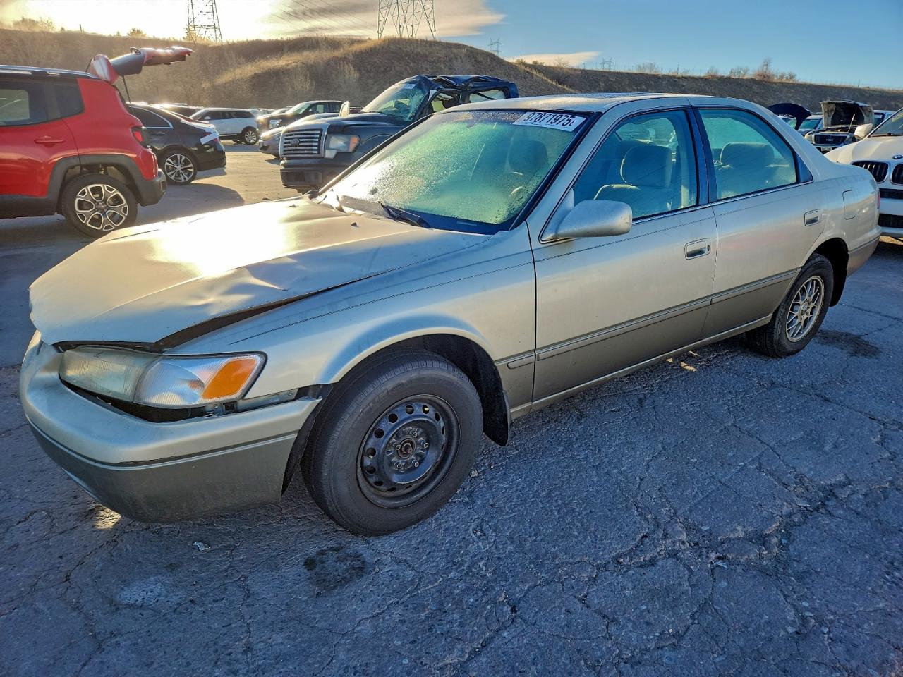 Toyota Camry Le Image 1