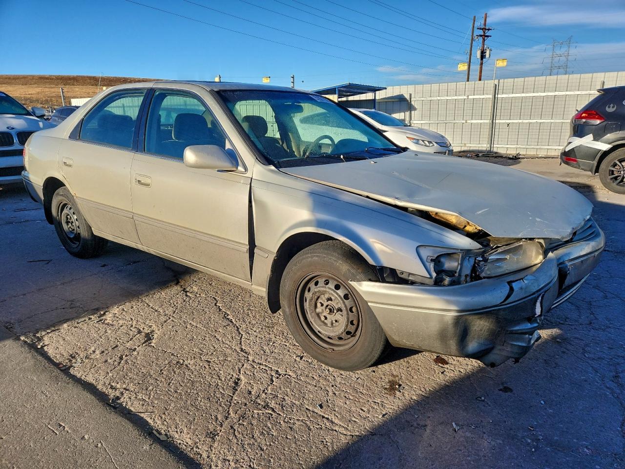 Toyota Camry Le Image 12
