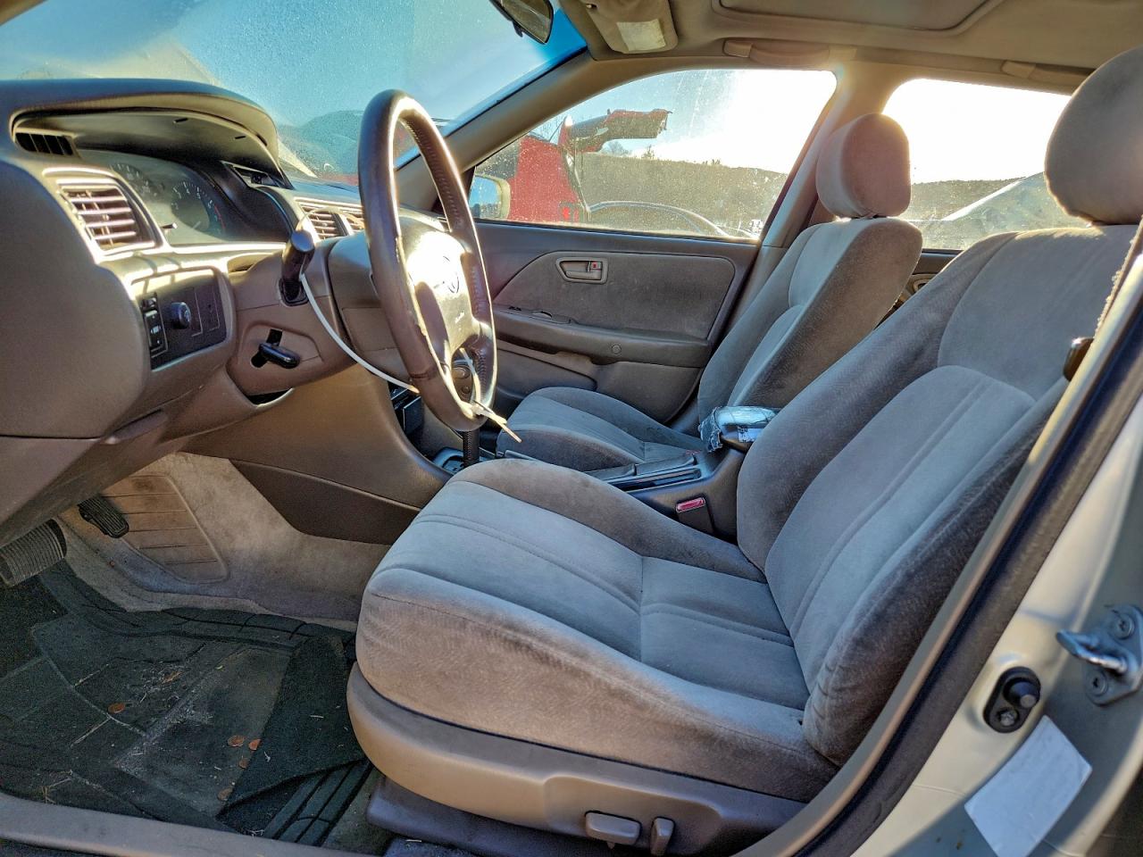 Toyota Camry Le Image 10