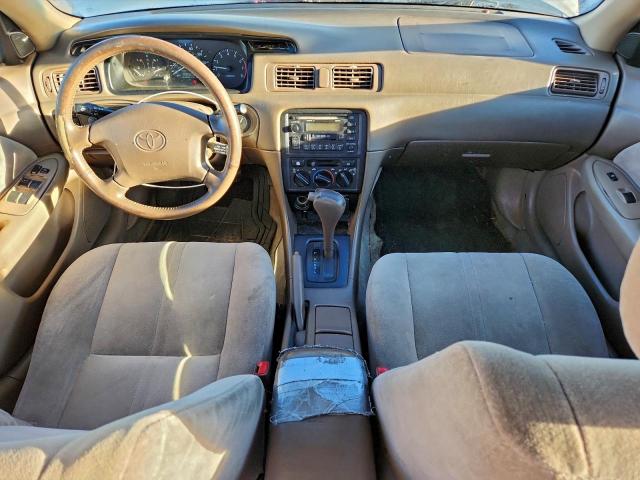 Toyota Camry Le Image 7