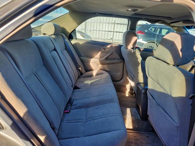 Toyota Camry Le Image 6