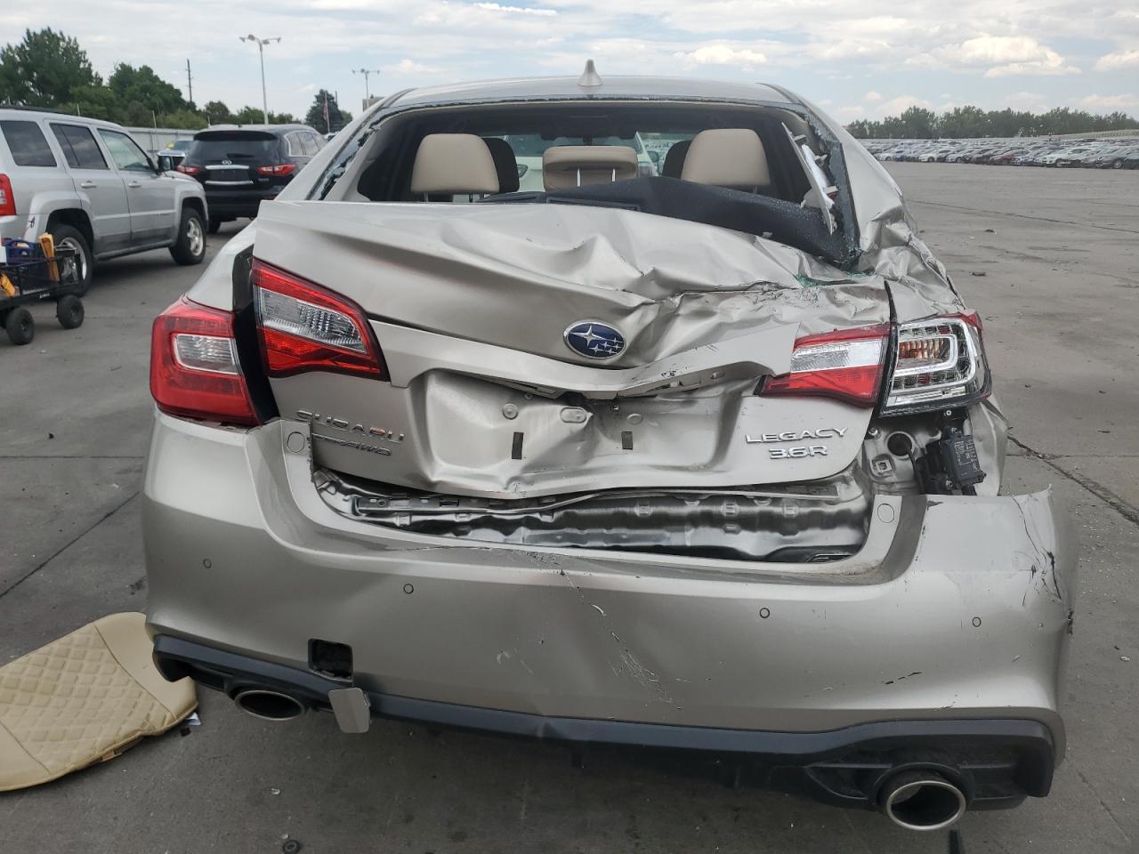 Subaru Legacy 3.6r Limited Image 4