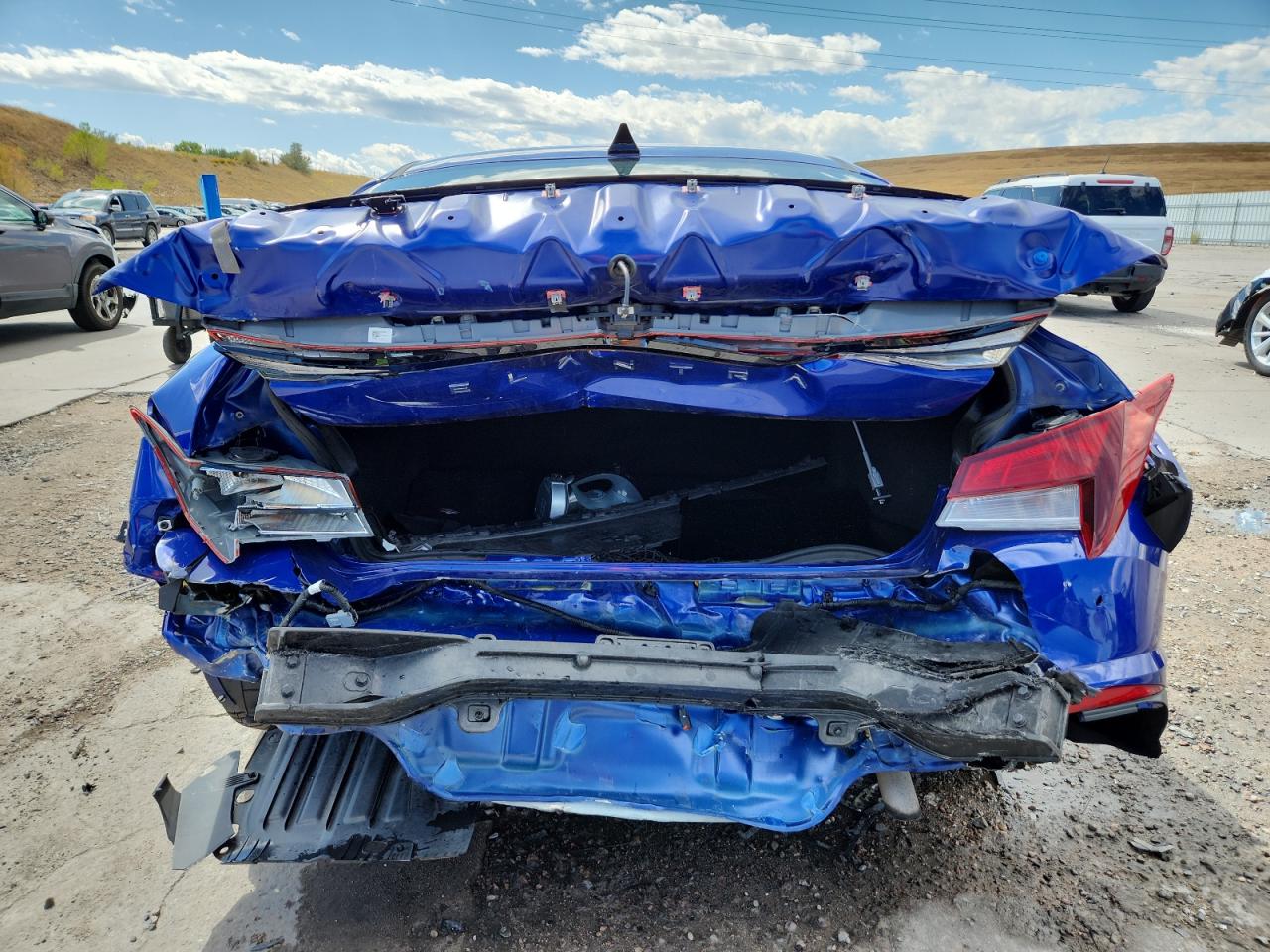 Hyundai ELANTRA Sel Image 3