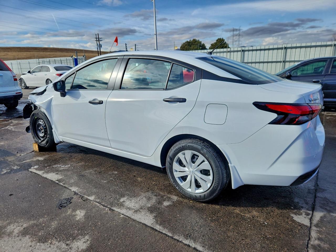 Nissan Versa S Image 2