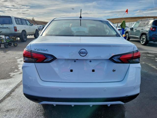 Nissan Versa S Image 9