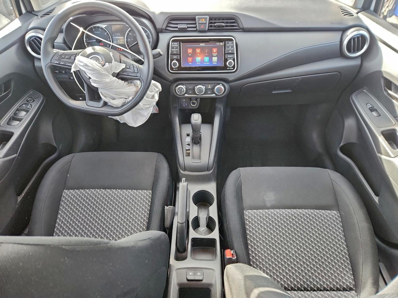Nissan Versa S Image 6