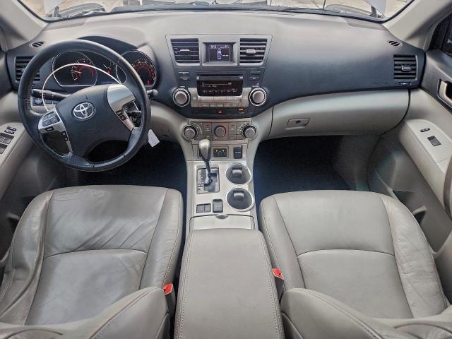 Toyota Highlander Base Image 13