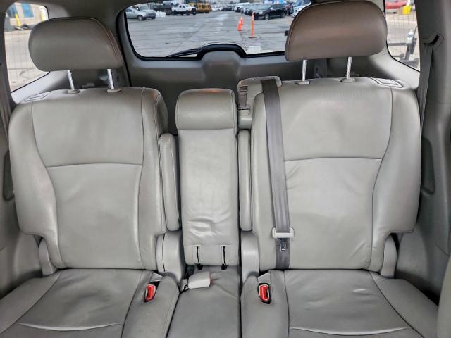 Toyota Highlander Base Image 6