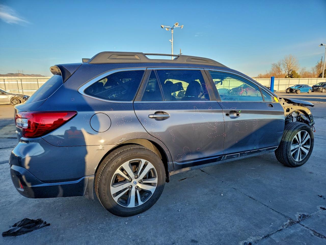 Subaru Outback 2.5i Limited Image 2