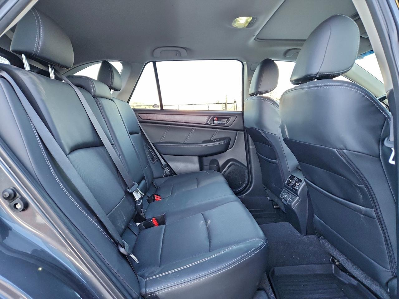 Subaru Outback 2.5i Limited Image 9