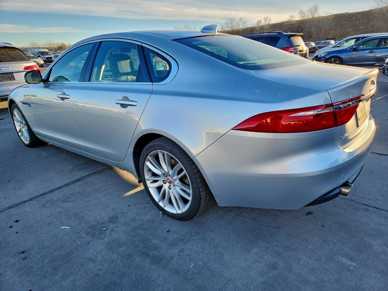 Jaguar XF Prestige Image 9