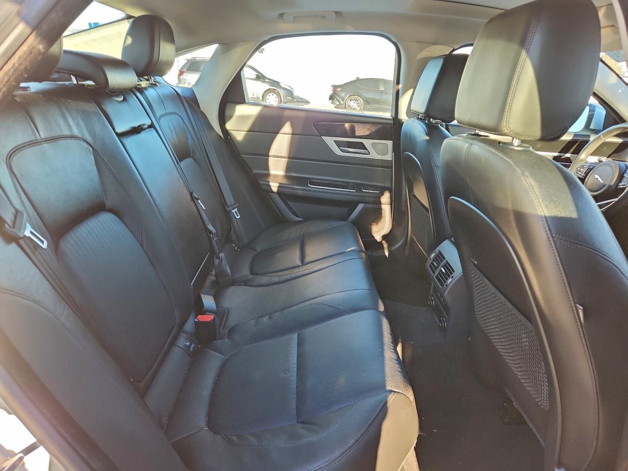 Jaguar XF Prestige Image 5