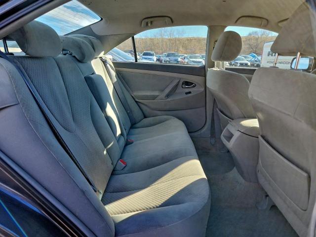 Toyota Camry Base Image 6