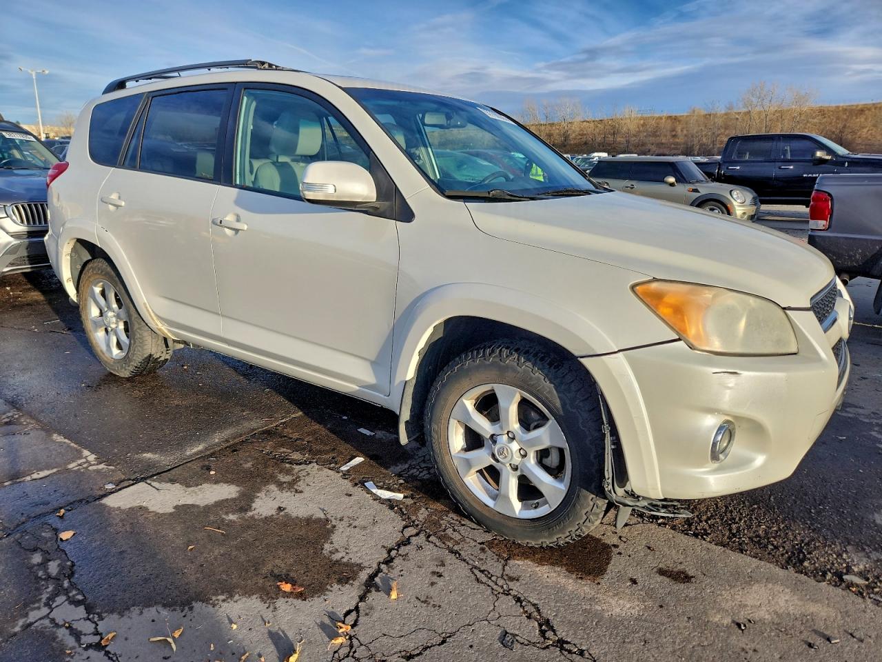 Toyota RAV4 Limited Image 10