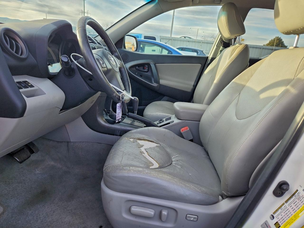 Toyota RAV4 Limited Image 2