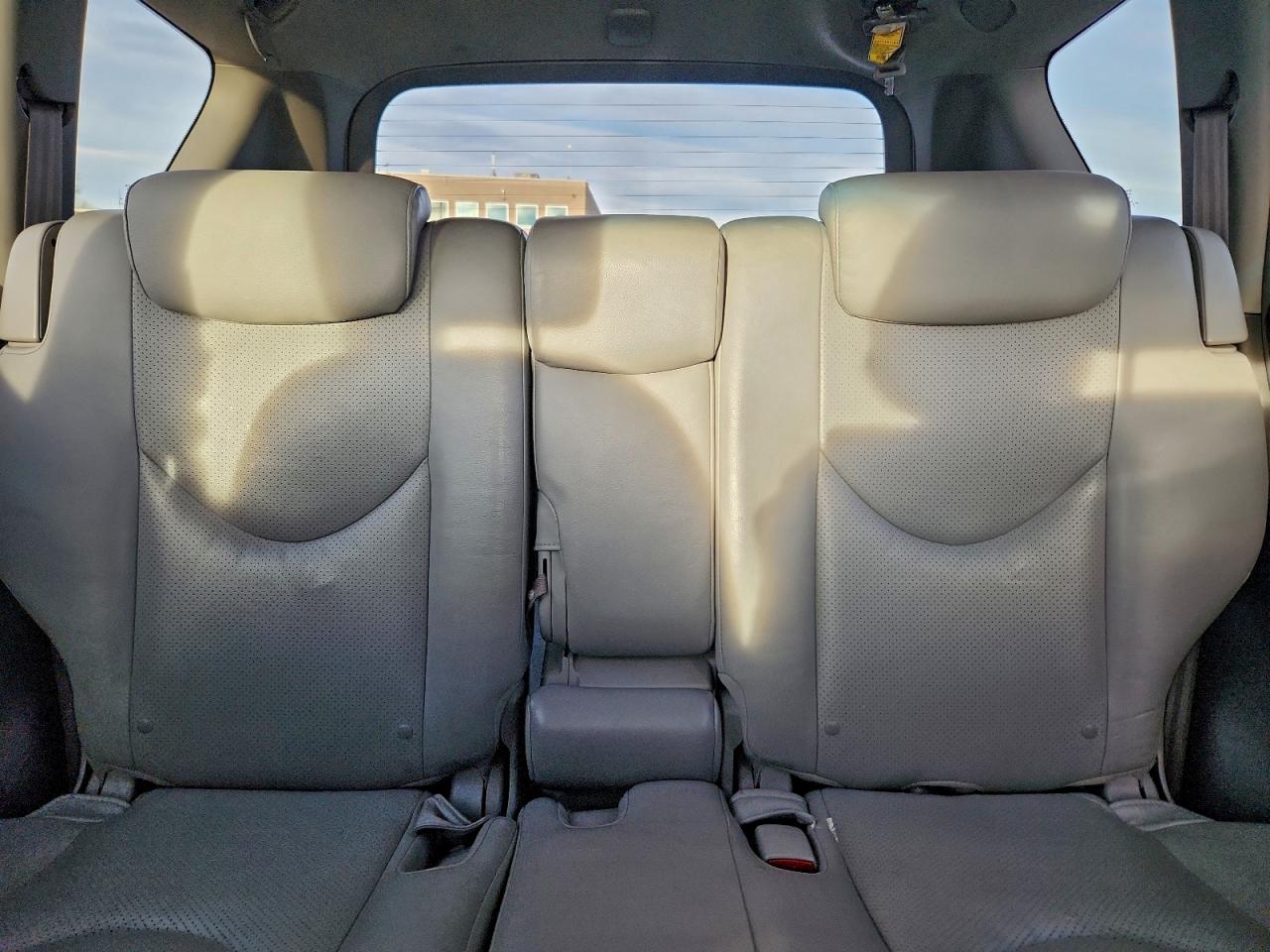 Toyota RAV4 Limited Image 3