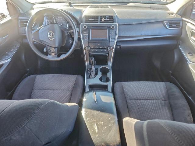 Toyota Camry Le Image 6