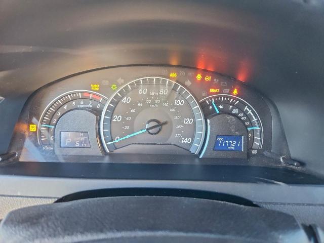 Toyota Camry Le Image 12