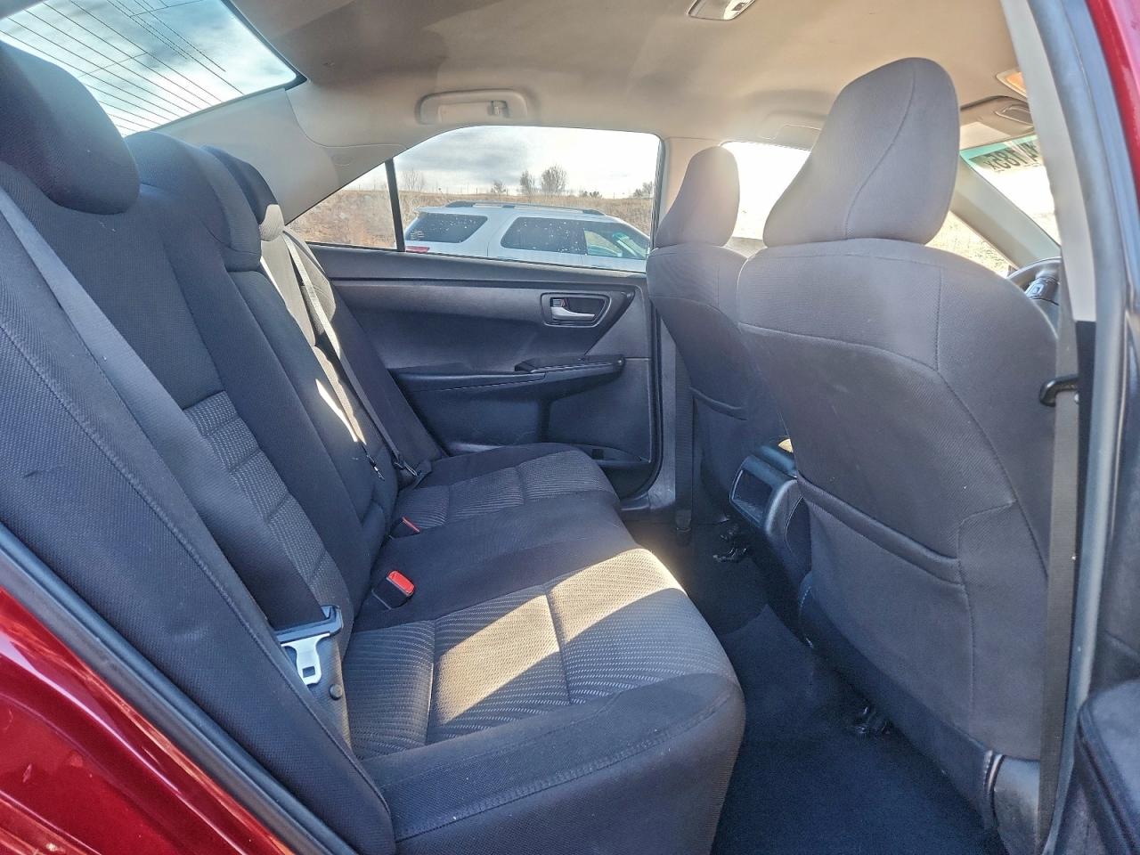 Toyota Camry Le Image 2