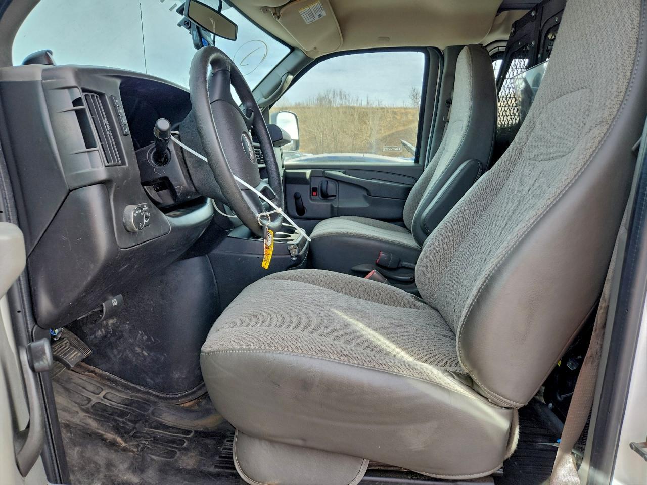 GMC Savana G1500 Image 11