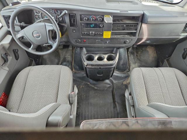 GMC Savana G1500 Image 8