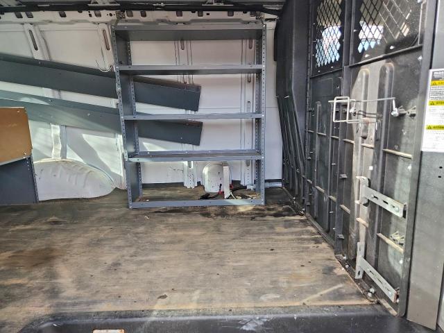 GMC Savana G1500 Image 4