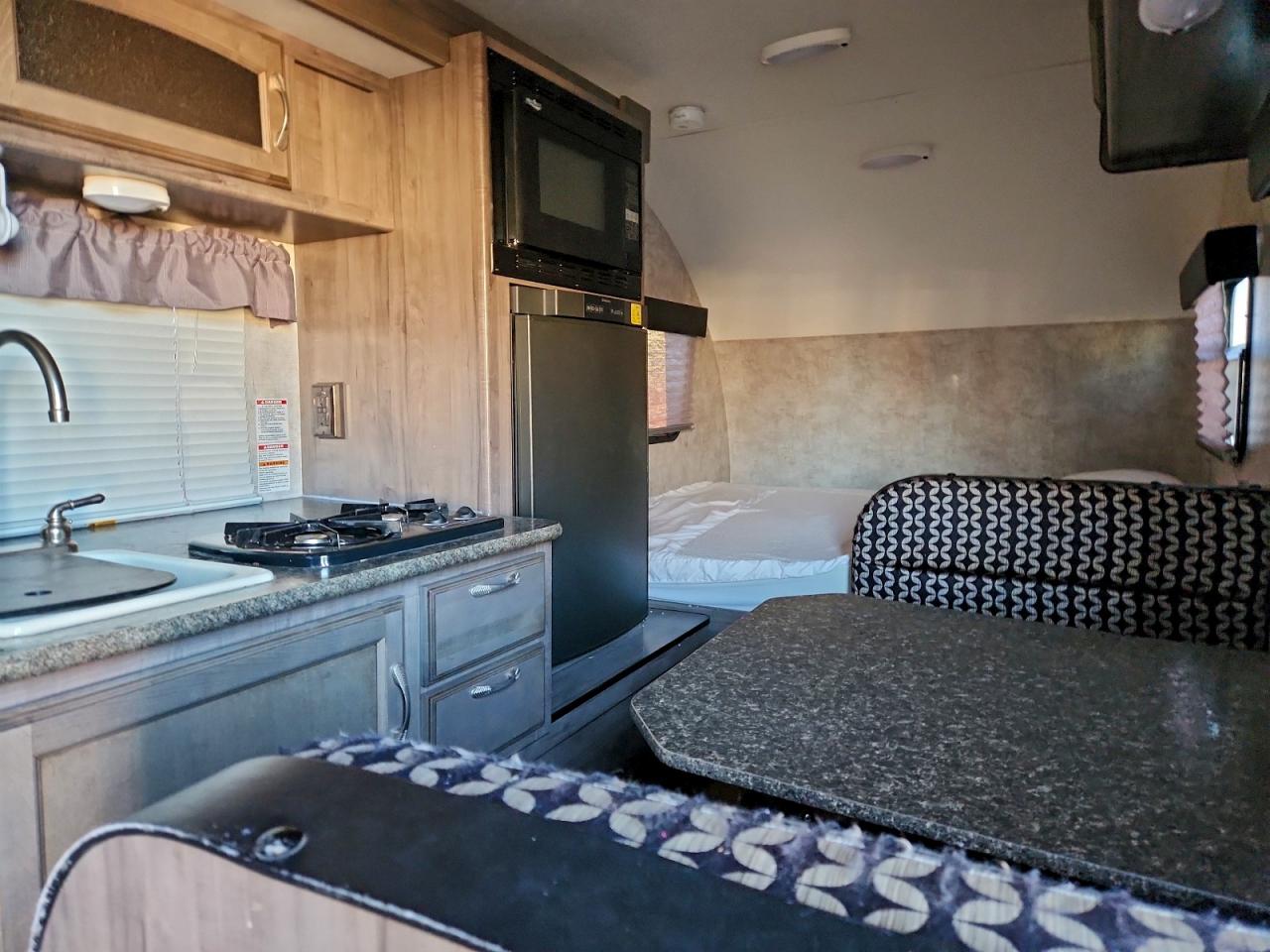 Winnebago Trailer Image 9