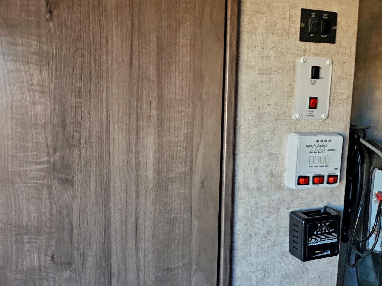 Winnebago Trailer Image 7