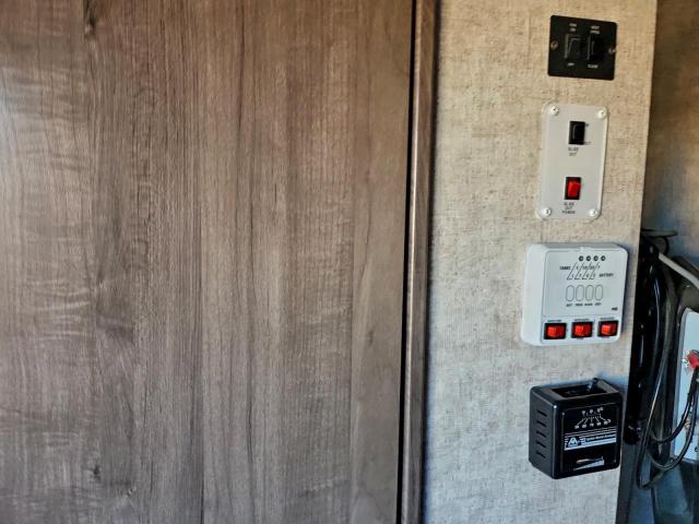 Winnebago Trailer Image 7