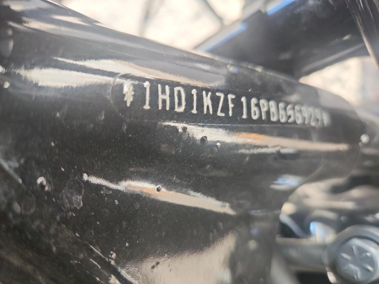 Harley-Davidson Fltrk Image 8