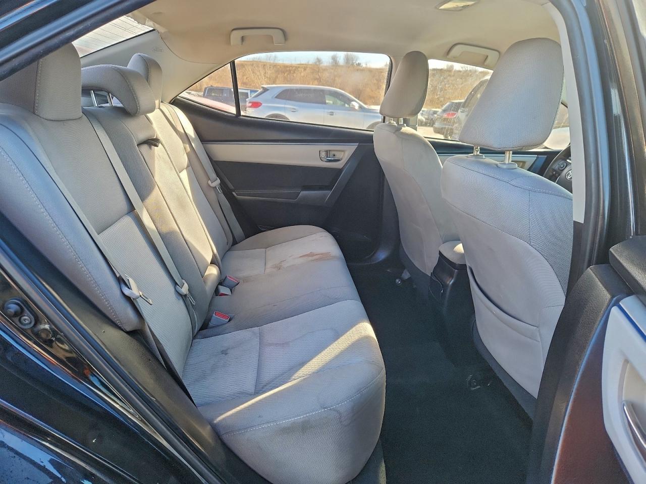 Toyota Corolla L Image 9