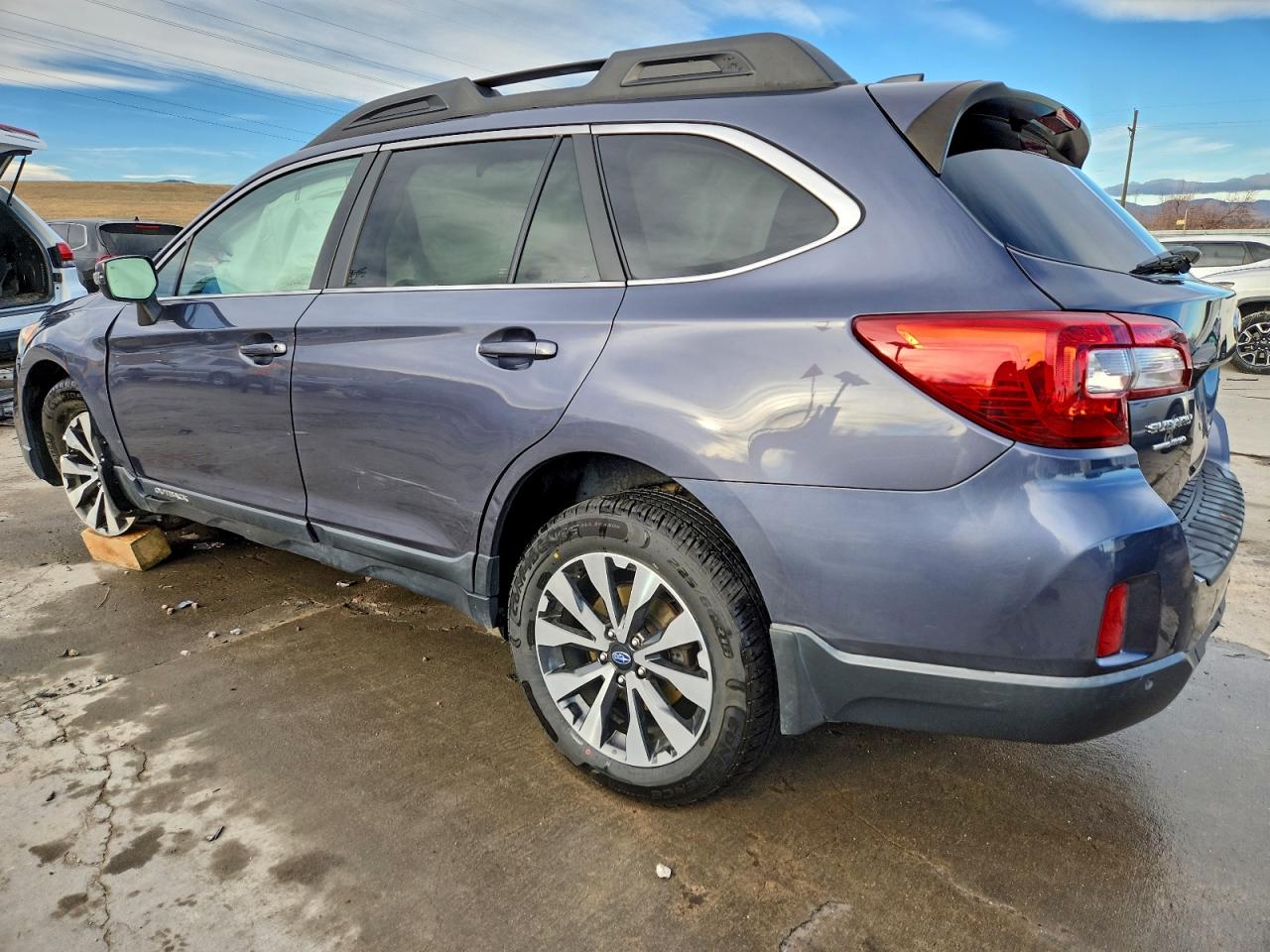 Subaru Outback 2.5i Limited Image 2