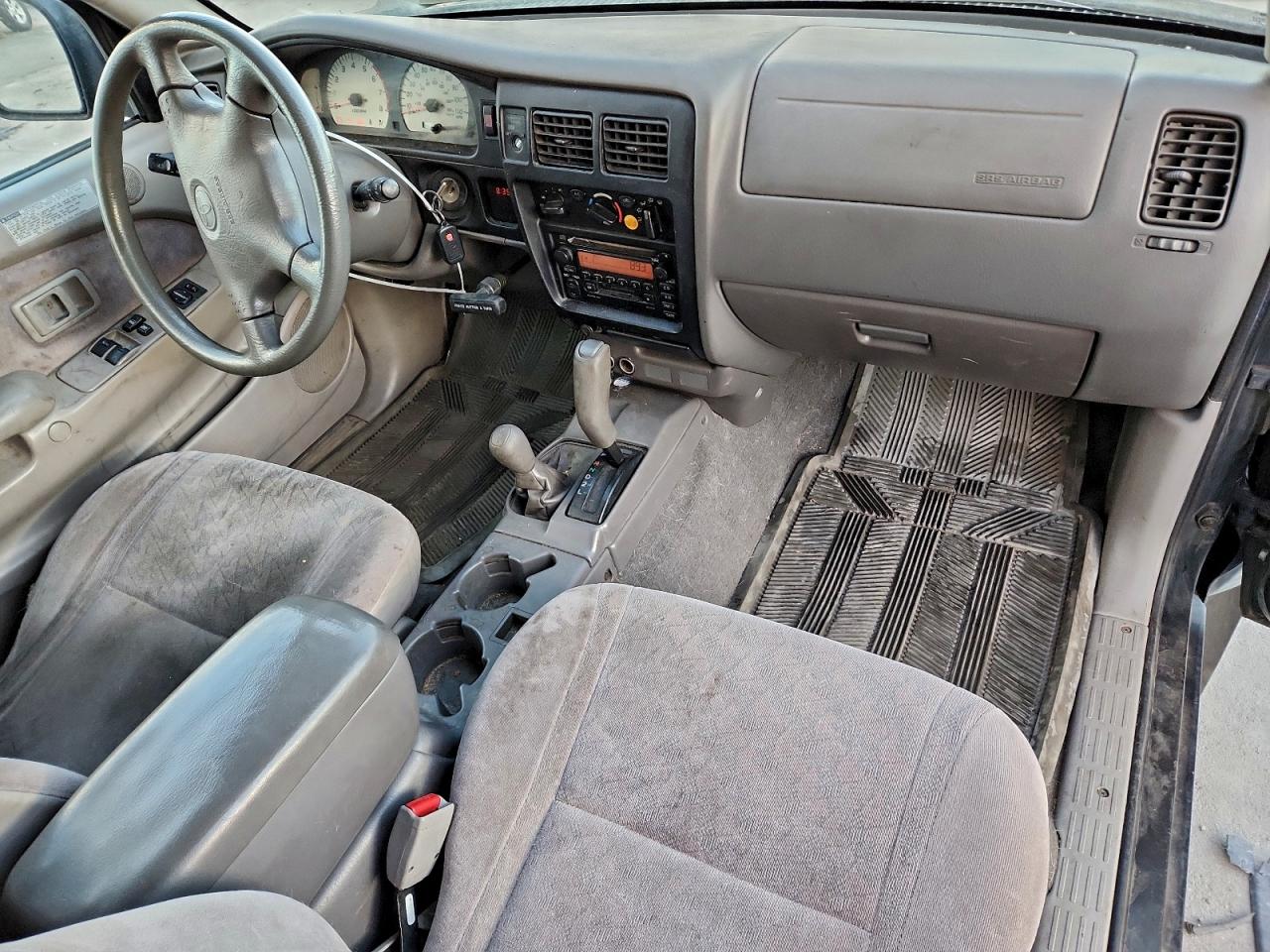 Toyota Tacoma Xtracab Image 4