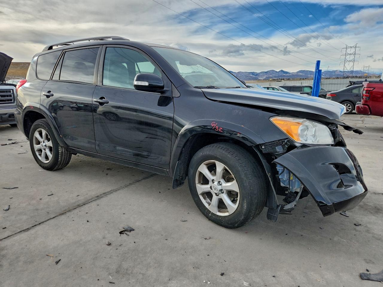 Toyota RAV4 Limited Image 3