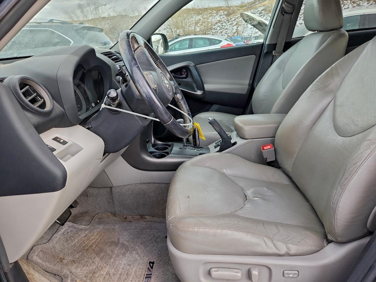 Toyota RAV4 Limited Image 4